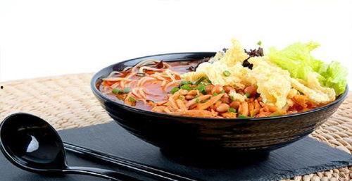 网红瓜妈吃螺蛳粉,味道如何？揭秘螺蛳粉的独特魅力